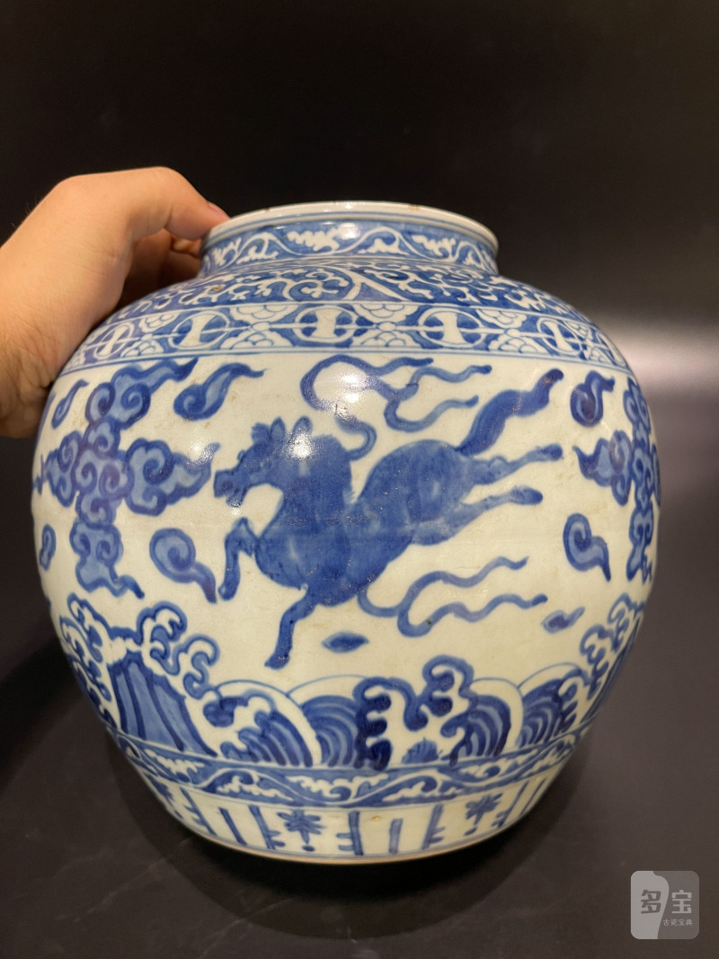 明万历 青花江崖海水瑞兽纹罐 - 图5